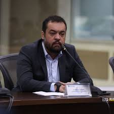 Comissão de Direitos Humanos Requer Prisão Preventiva de Cláudio Castro Após Operação Policial no Rio